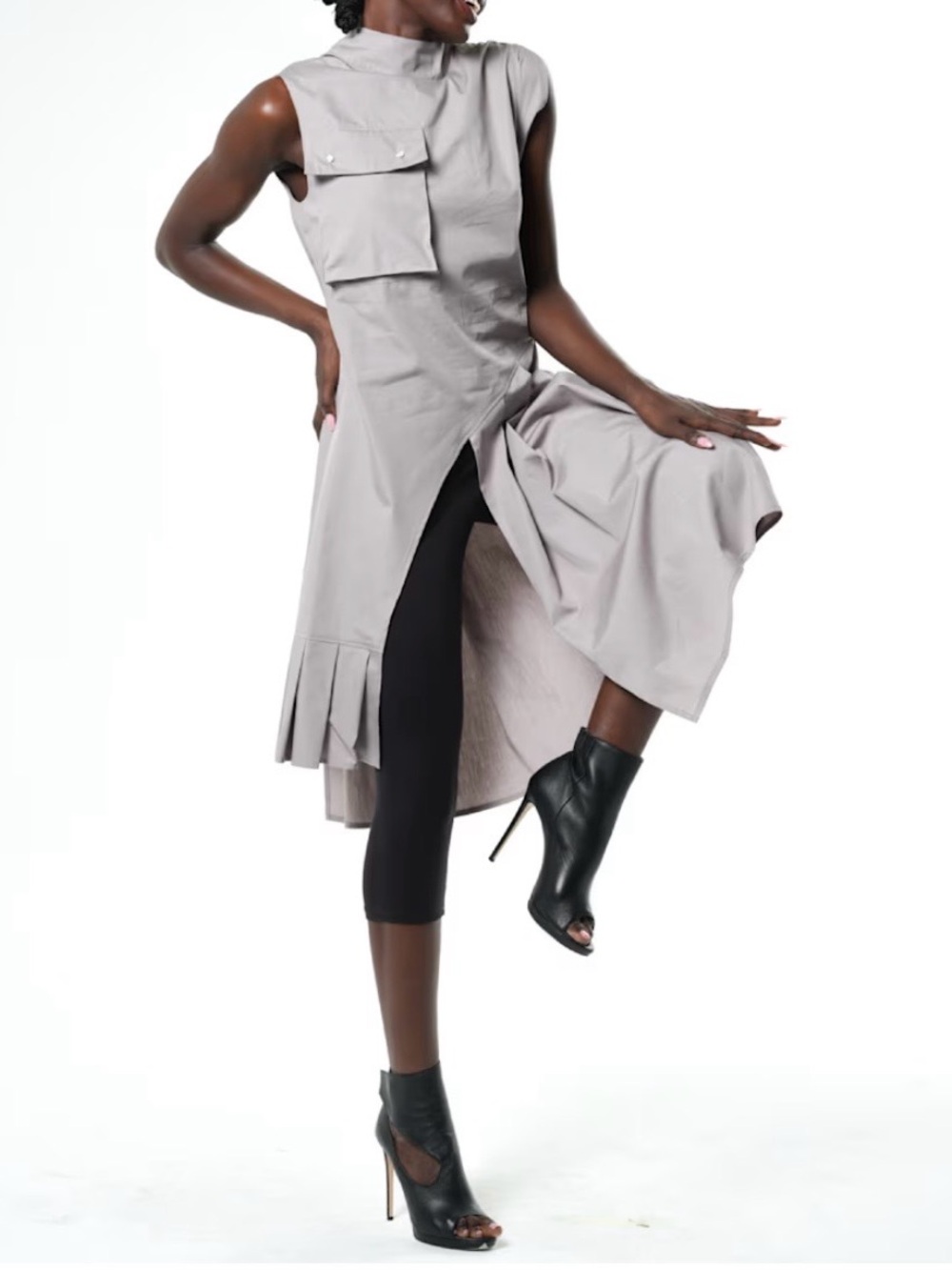Metamorphoza by Wolf&Badger Sleeveless Asymmetric Light Gray Sz: XL